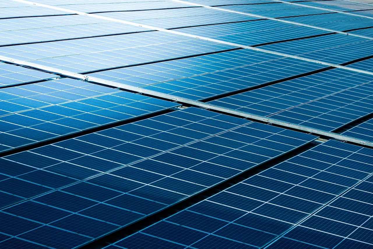 Fotonaponski paneli u velikoj solarnoj elektrani
